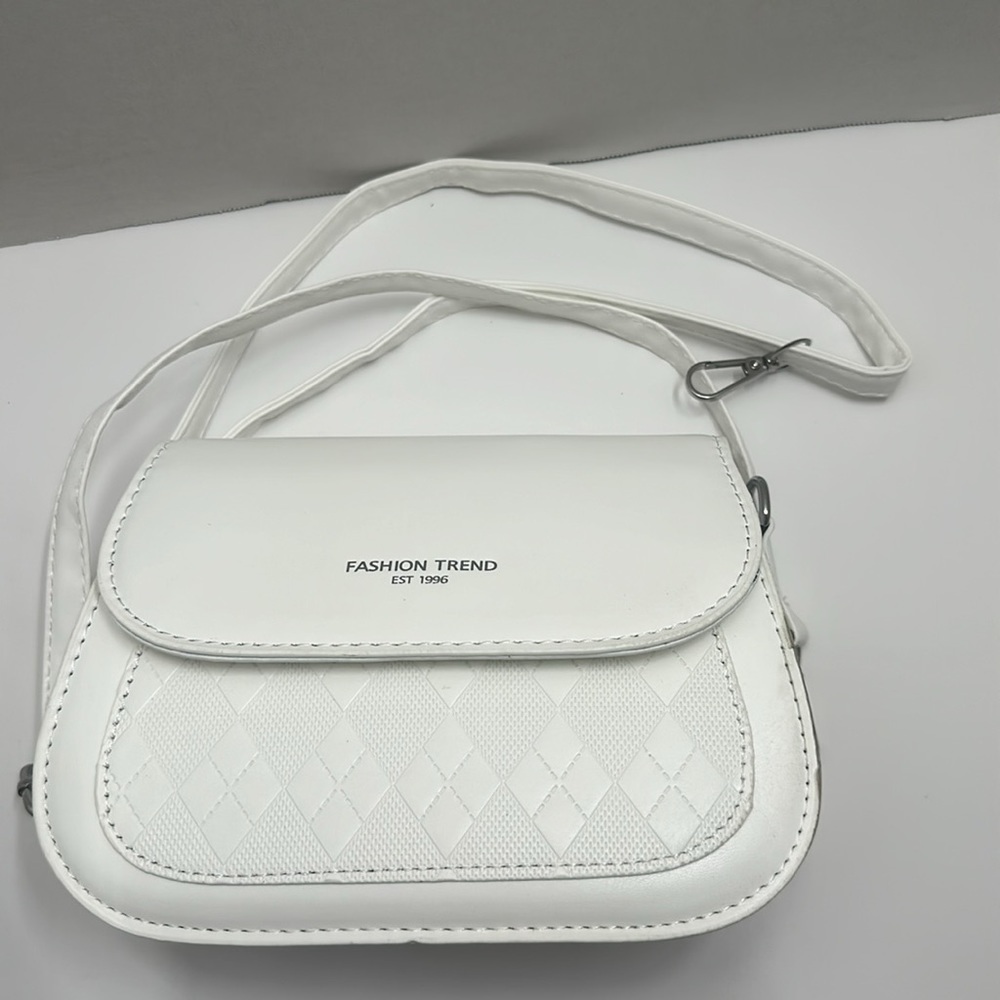 🔥Vintage✨ NWT Chic White Faux Leather Saddle Crossbody Bag - Trendy & Versatile! - Picture 7 of 12
